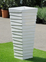 Pot Pyramide en fibre de verre L