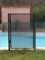 Portillon automatique pour clôture souple démontable