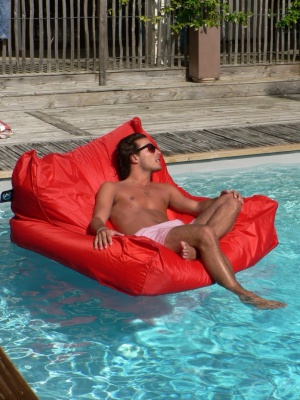 Pouf flottant - rouge