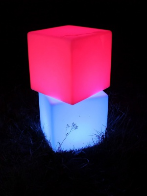 Cube lumineux étanche à LED 20cm (vendus par 4)